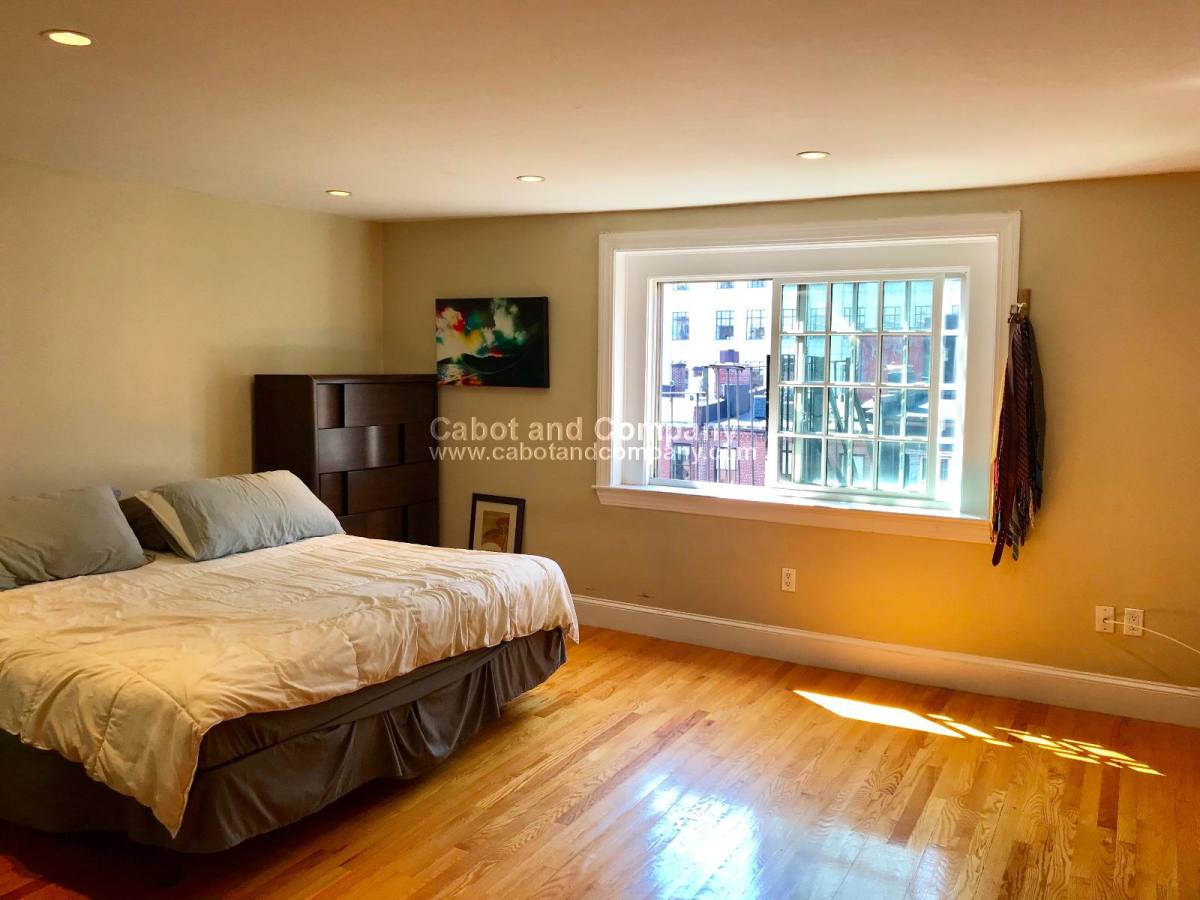 Apartment for rent at 76 Commonwealth Ave #12, Boston, MA 02116