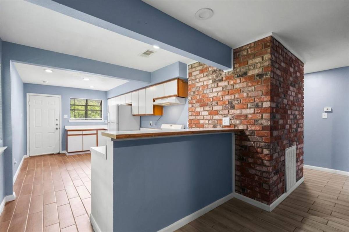 Apartment for rent at 7316 Overton St, Hitchcock, TX 77563