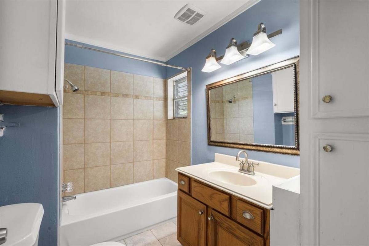 Apartment for rent at 7316 Overton St, Hitchcock, TX 77563