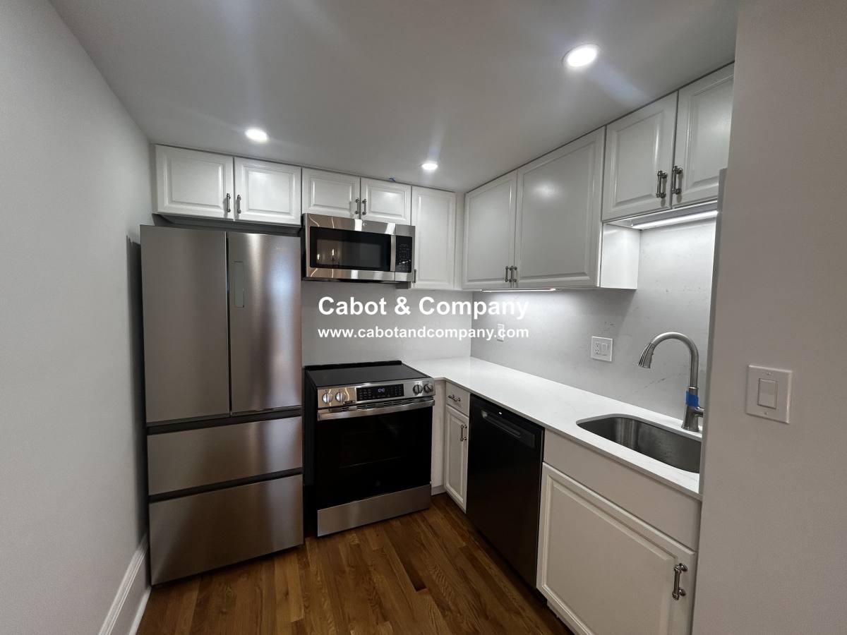 Apartment for rent at 231 Beacon St #1R, Boston, MA 02116