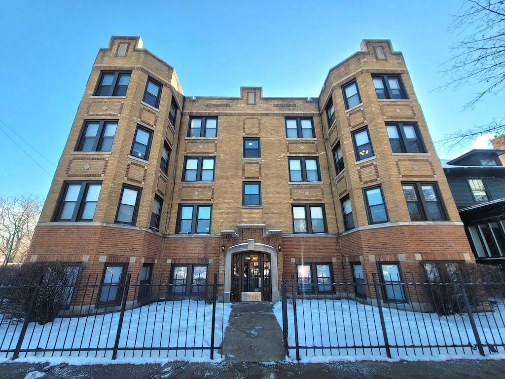 Apartment for rent at 4226 Clark #3, Chicago, IL 60613