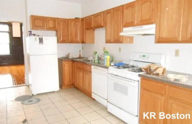 Apartment for rent at 1905 Beacon St #1F, Brookline, MA 02445