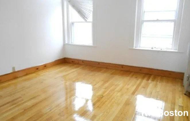 Apartment for rent at 1905 Beacon St #1F, Brookline, MA 02445