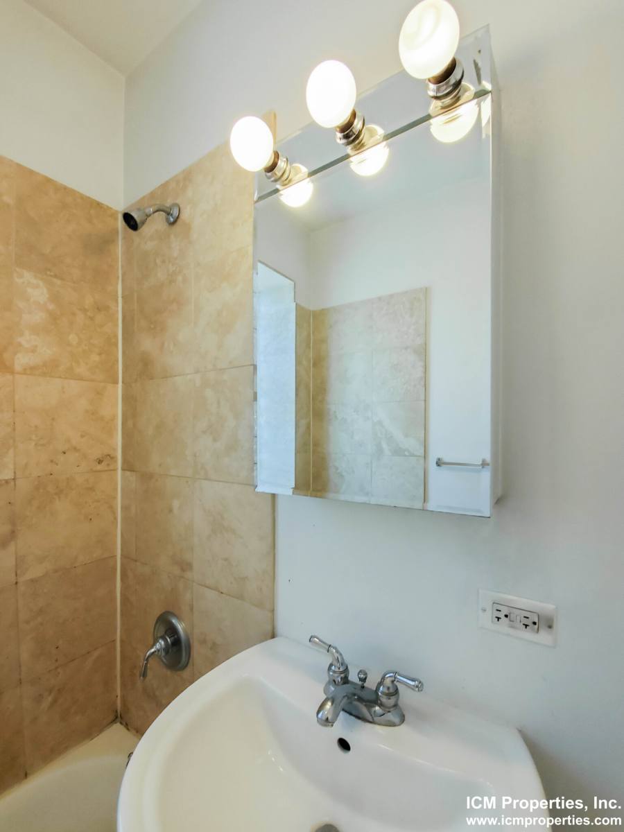 Apartment for rent at 1210 W Waveland #1210WAV2, Chicago, IL 60613