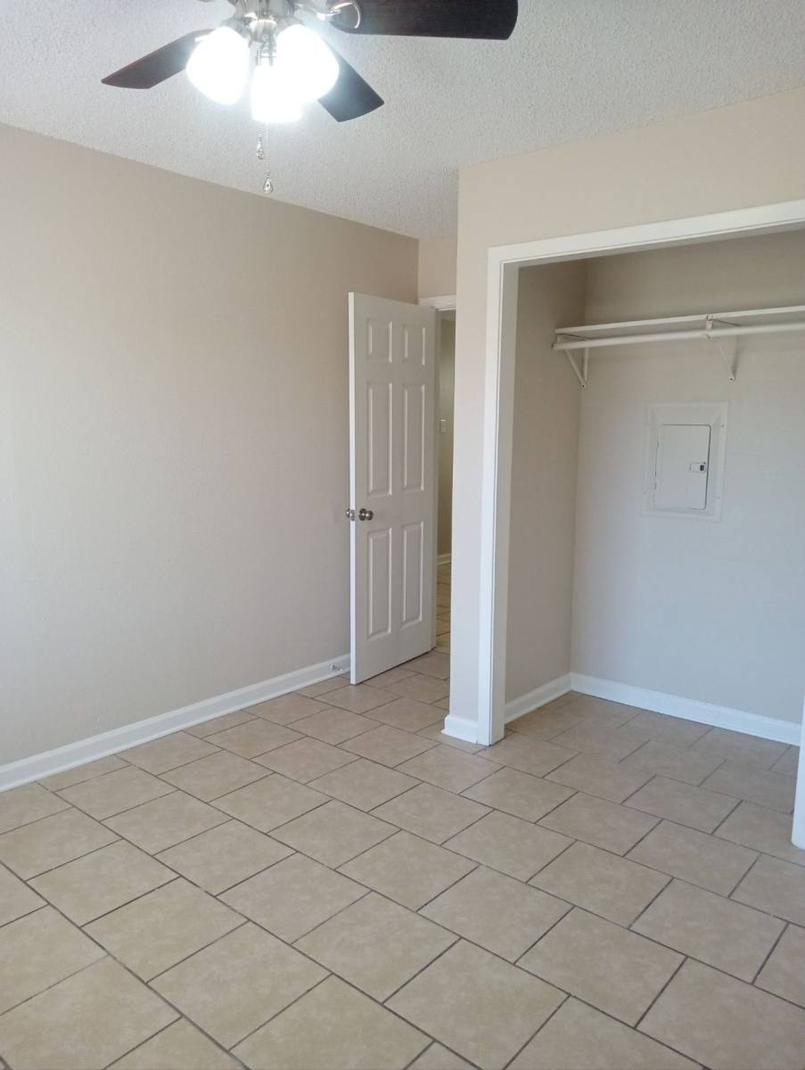 Apartment for rent at 425 Wilson Lane, Alexandria, LA 71303