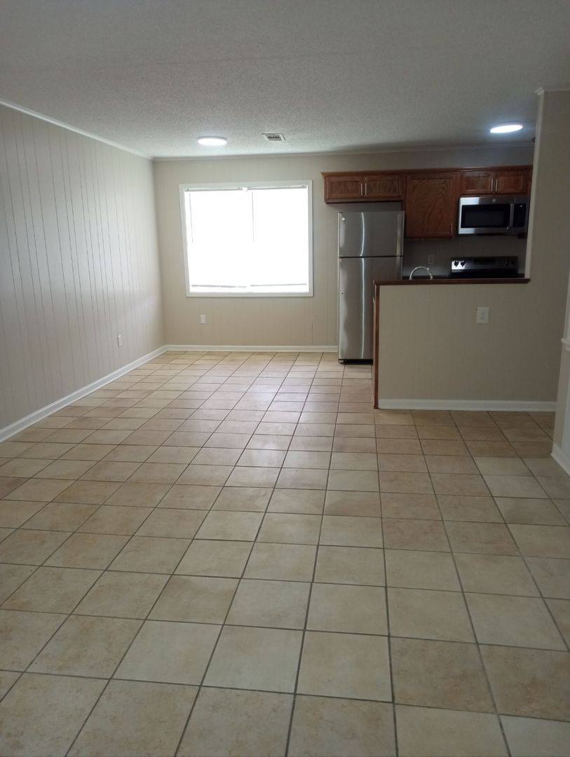 Apartment for rent at 425 Wilson Lane, Alexandria, LA 71303