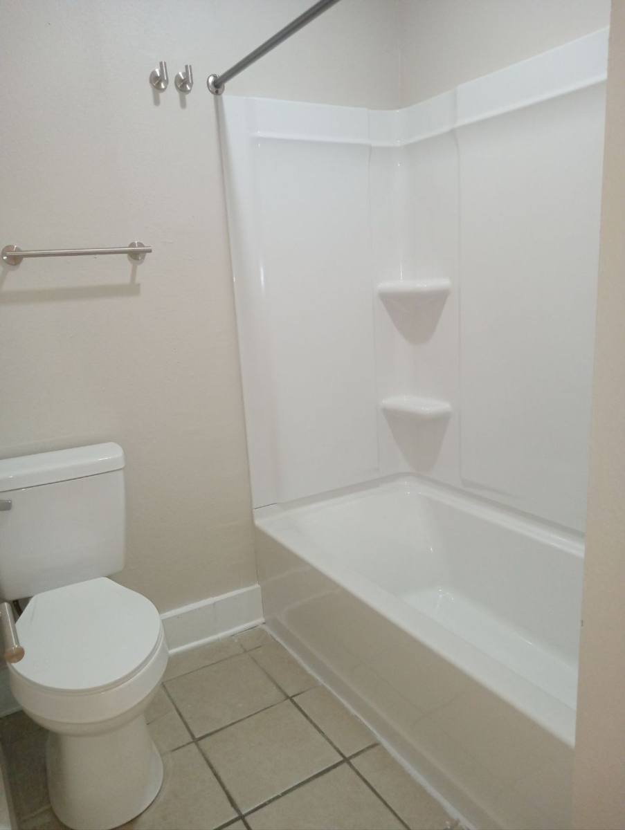 Apartment for rent at 425 Wilson Lane, Alexandria, LA 71303