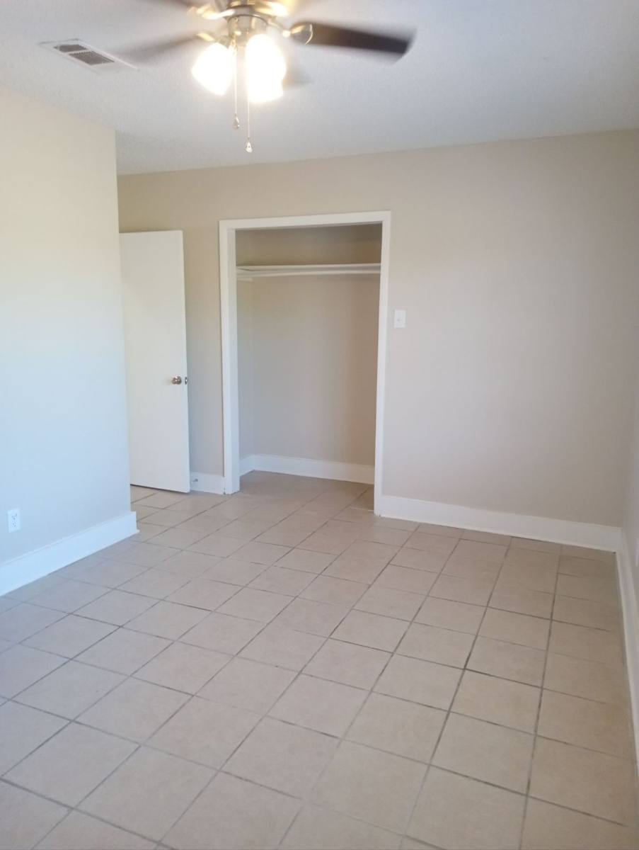Apartment for rent at 425 Wilson Lane, Alexandria, LA 71303