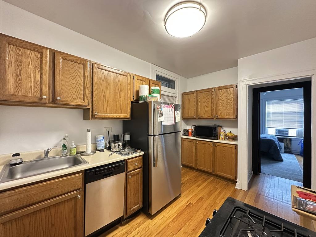 Apartment for rent at 1911 Larchmont #B3, Chicago, IL 60613