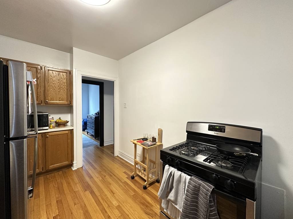 Apartment for rent at 1911 Larchmont #B3, Chicago, IL 60613