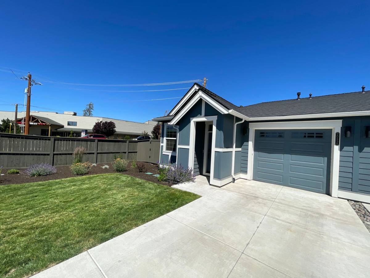 Townhouse for rent at 20656 SE Iron Horse Lane, Bend, OR 97702