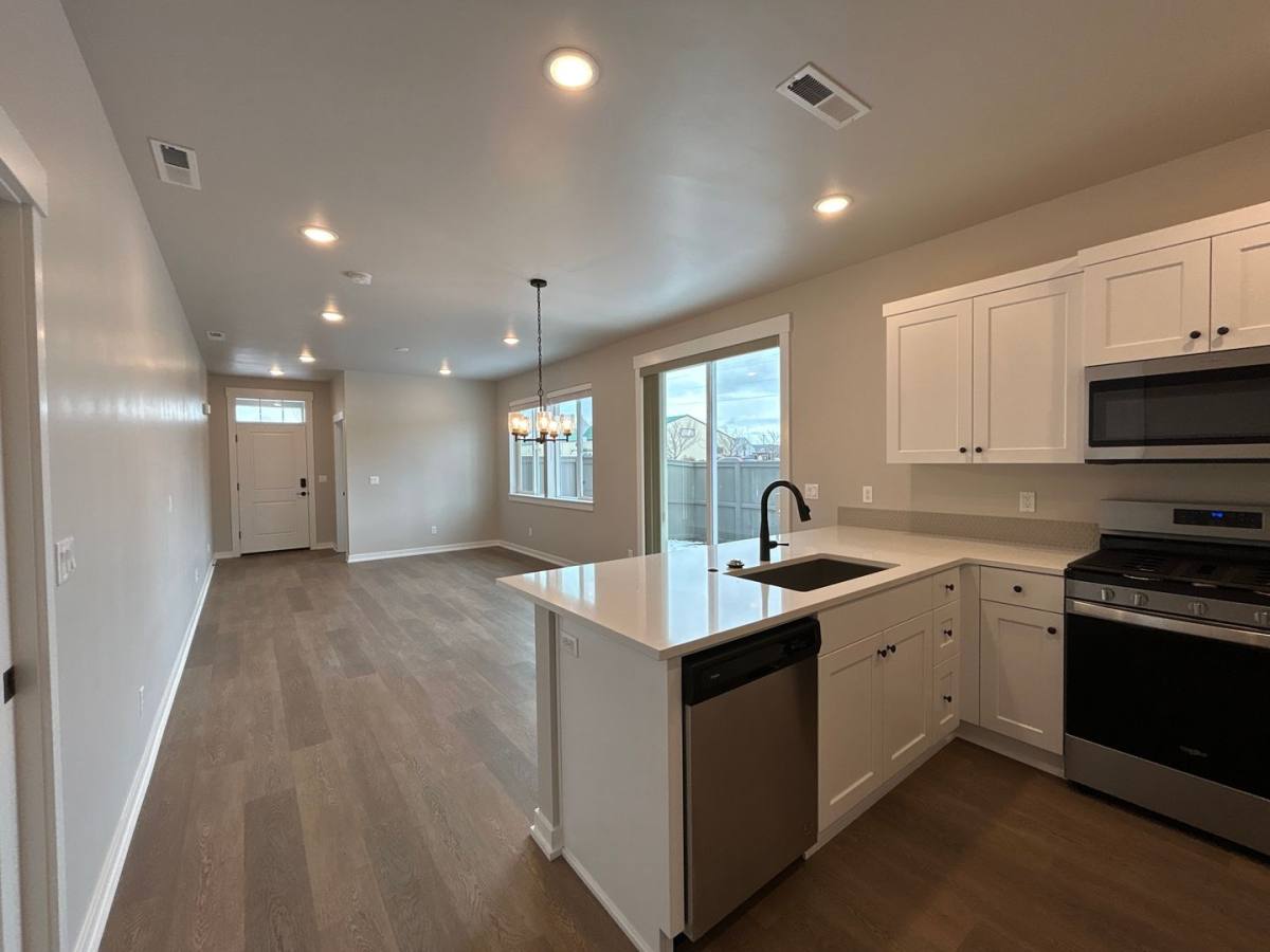 Townhouse for rent at 20656 SE Iron Horse Lane, Bend, OR 97702