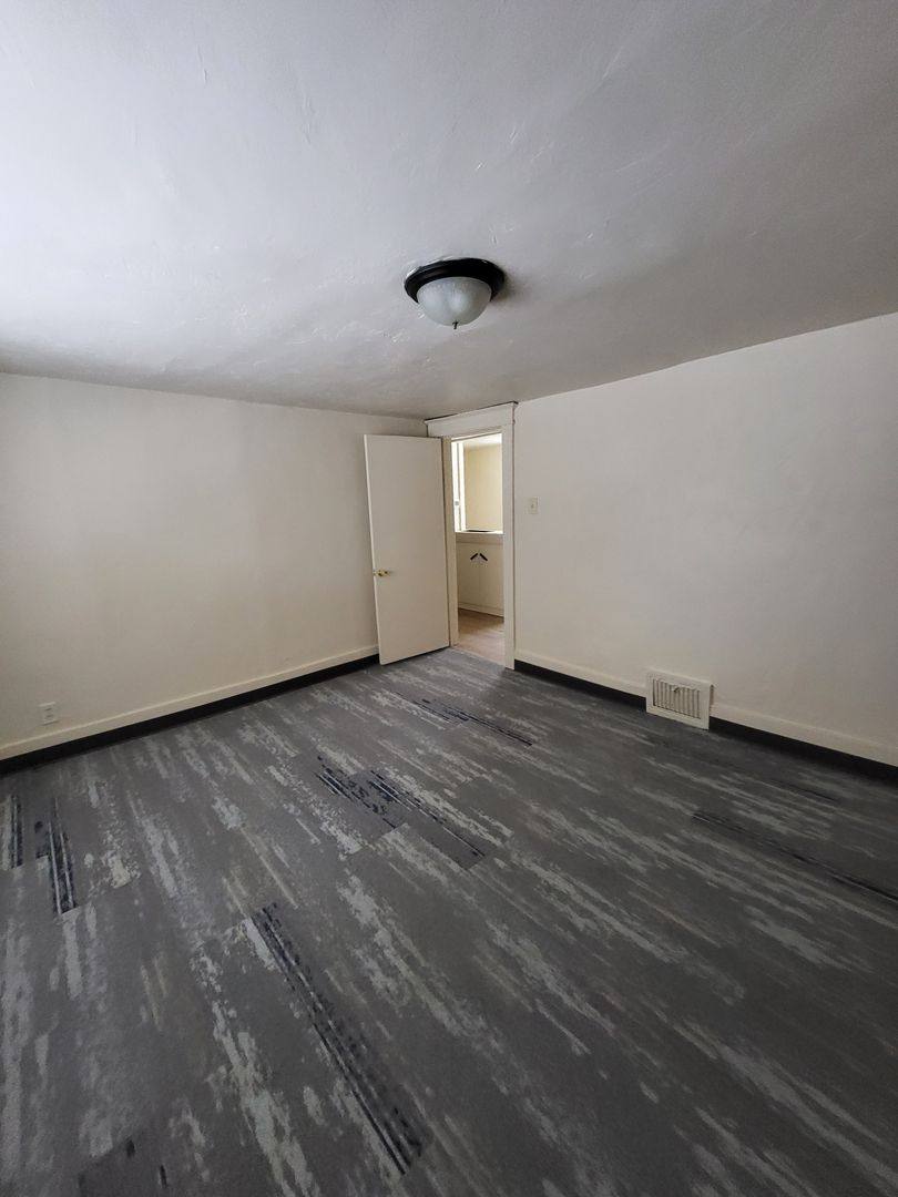 Apartment for rent at 207 Irwin, Green Bay, WI 54301