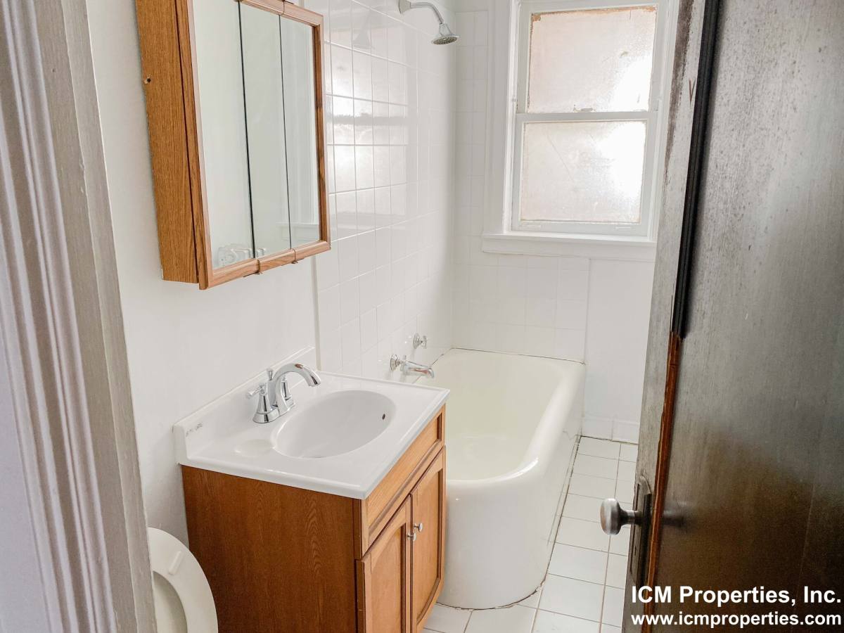 Apartment for rent at 4500 N Ashland #1S, Chicago, IL 60640