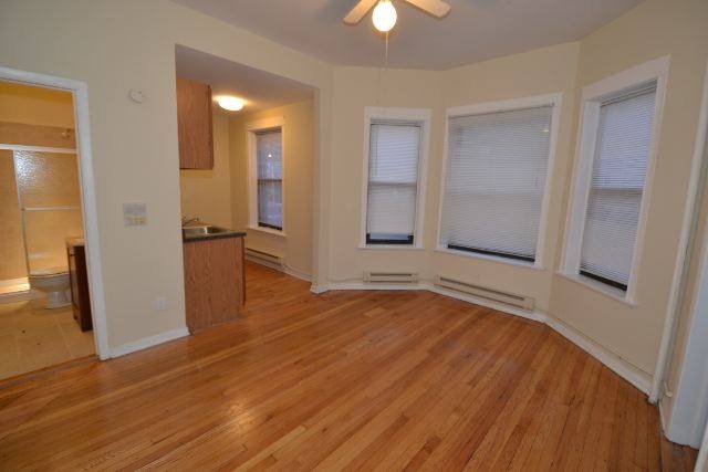 Apartment for rent at 917 Waveland #A3, Chicago, IL 60657