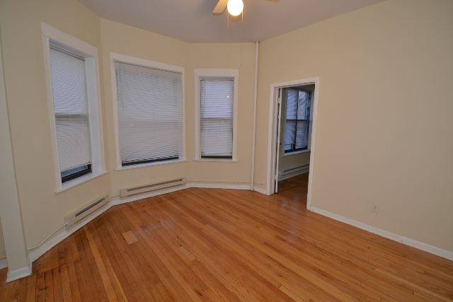 Apartment for rent at 917 Waveland #A3, Chicago, IL 60657