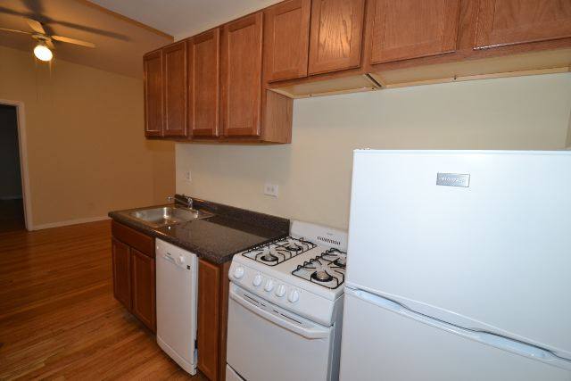 Apartment for rent at 917 Waveland #A3, Chicago, IL 60657