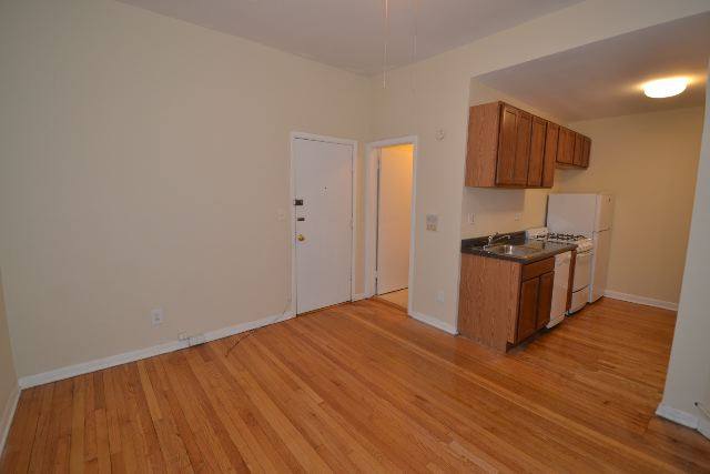 Apartment for rent at 917 Waveland #A3, Chicago, IL 60657