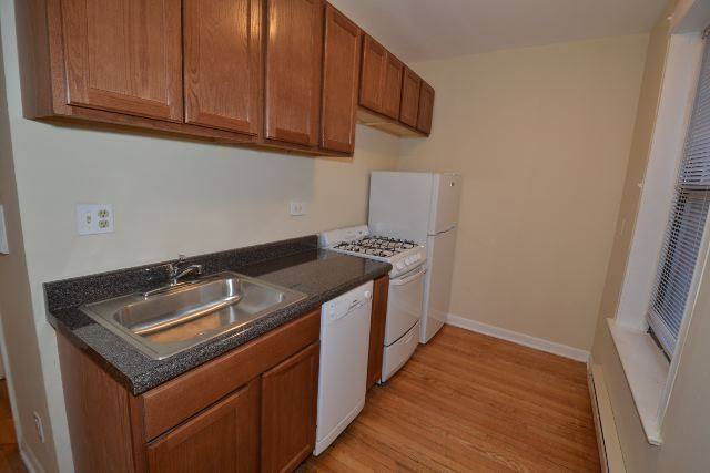 Apartment for rent at 917 Waveland #A3, Chicago, IL 60657