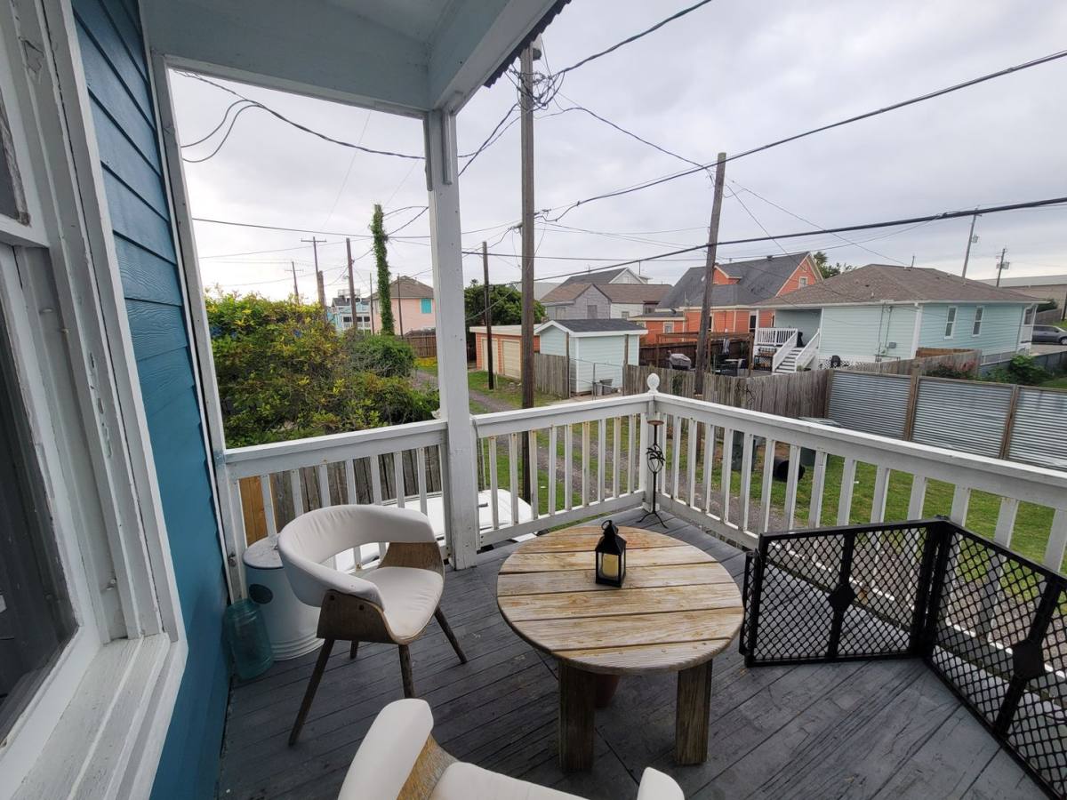 Apartment for rent at 1623 Ave N, Galveston, TX 77550