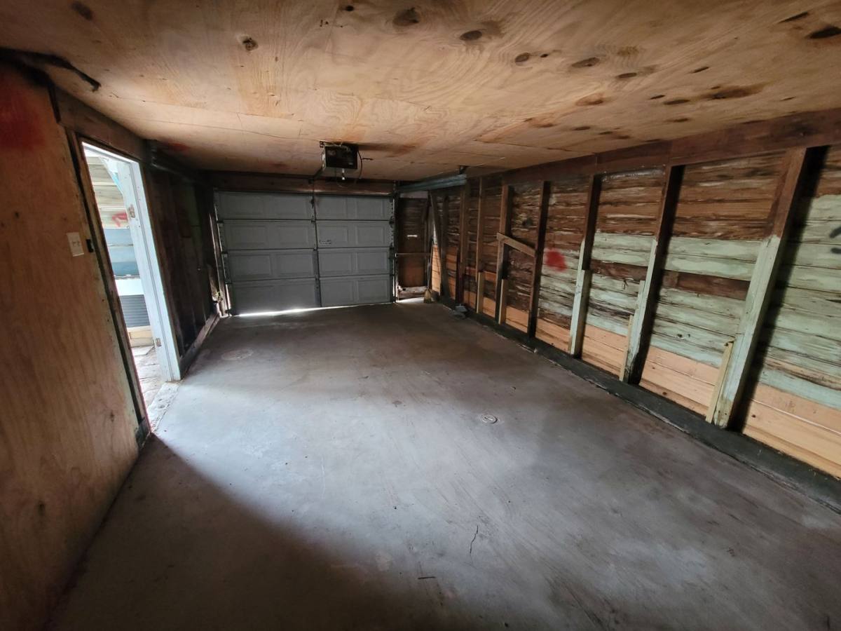 Apartment for rent at 1623 Ave N, Galveston, TX 77550