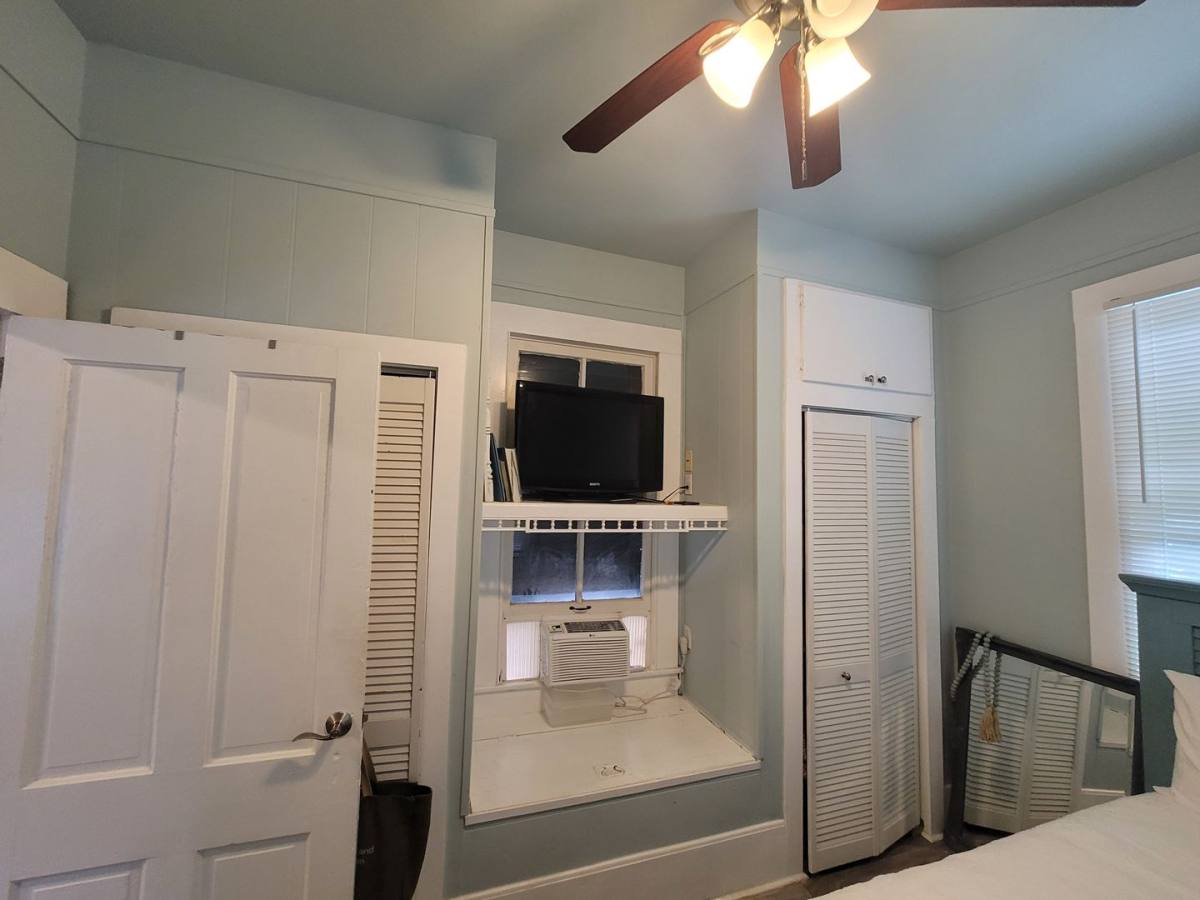Apartment for rent at 1623 Ave N, Galveston, TX 77550