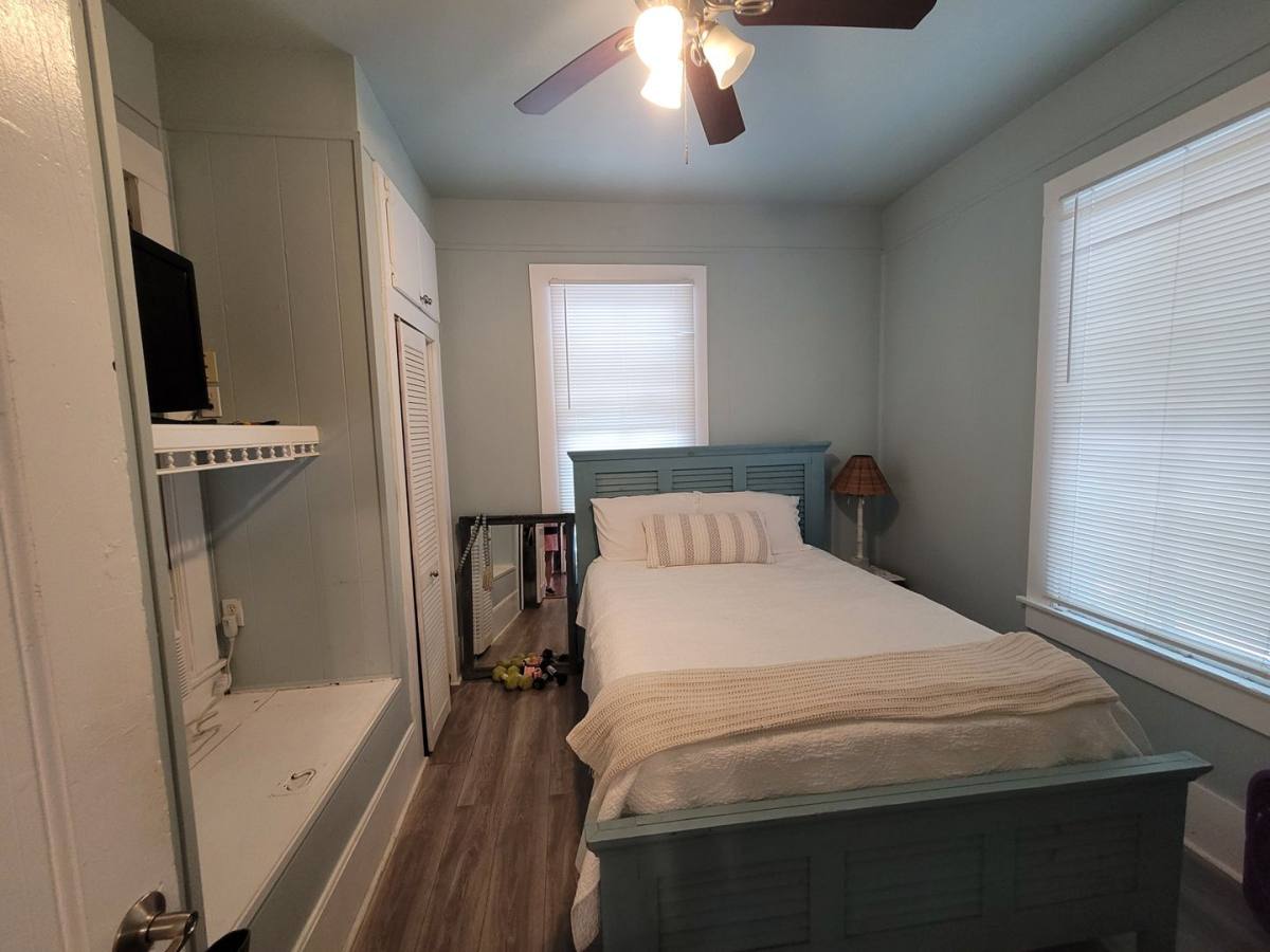 Apartment for rent at 1623 Ave N, Galveston, TX 77550