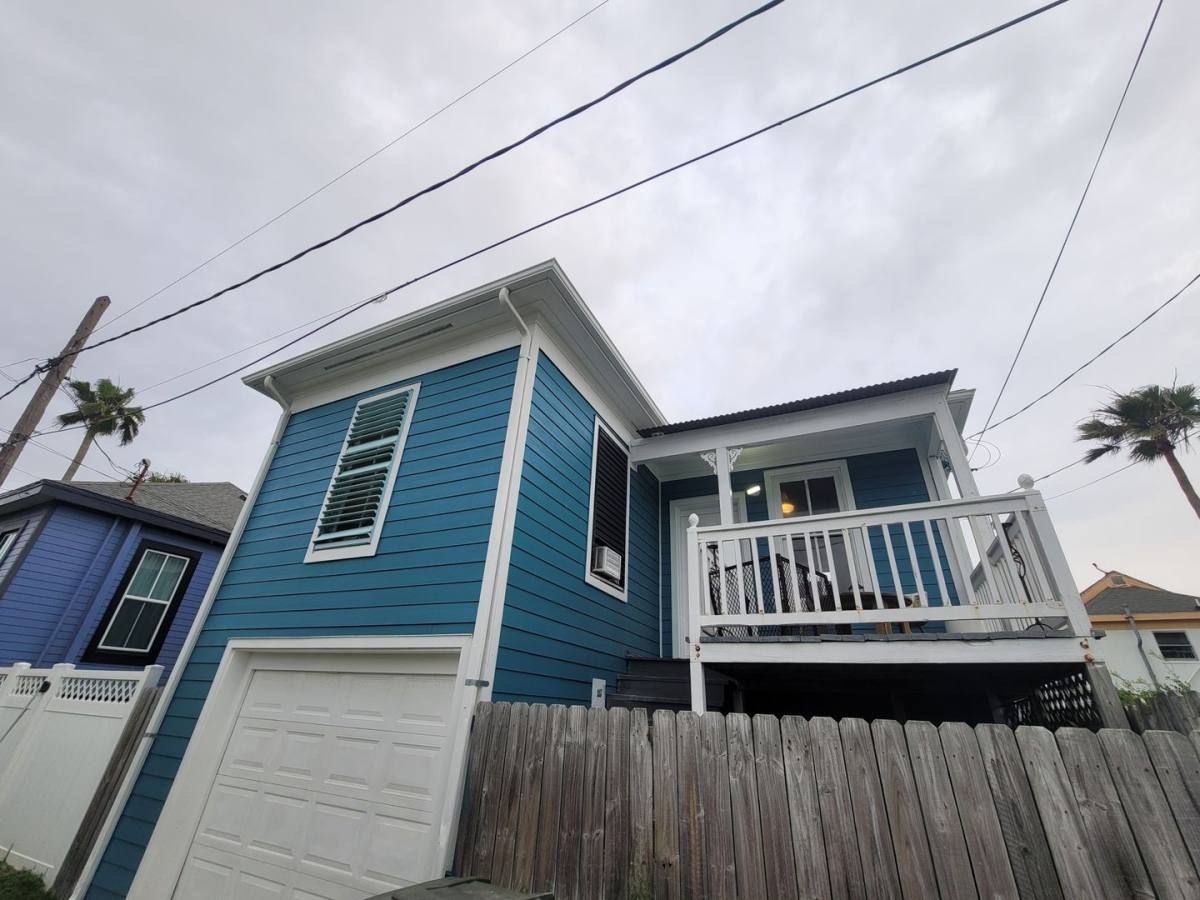 Apartment for rent at 1623 Ave N, Galveston, TX 77550