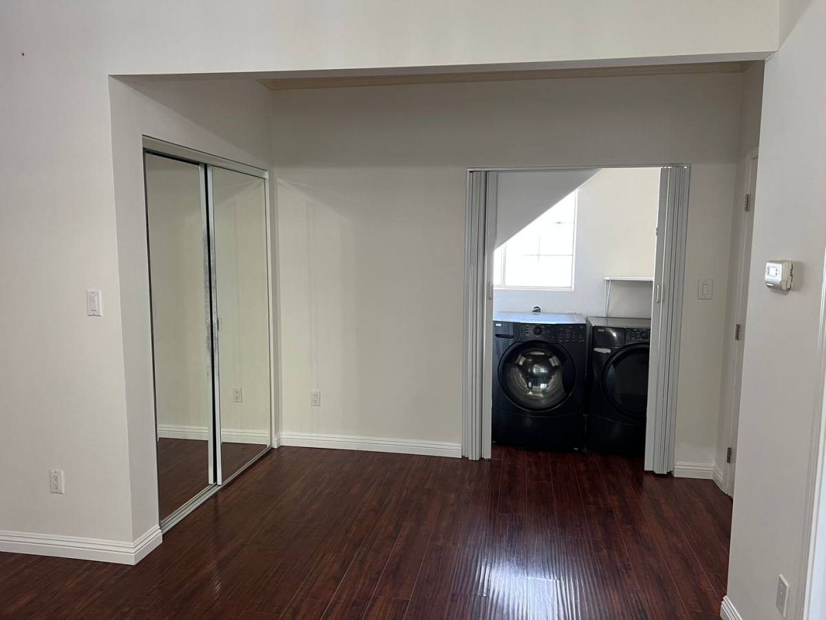 Apartment for rent at 1248 S Manhattan Place, Los Angeles, CA 90019