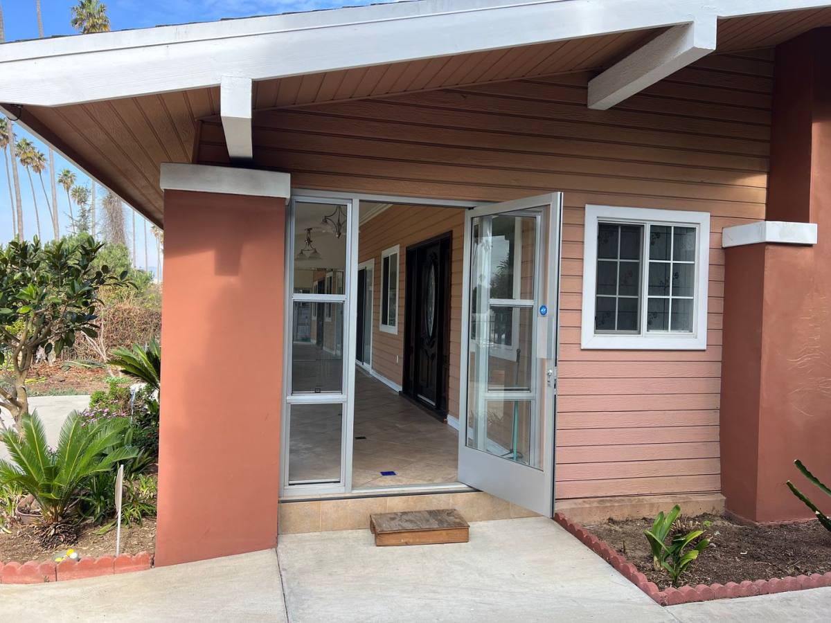 Apartment for rent at 1248 S Manhattan Place, Los Angeles, CA 90019
