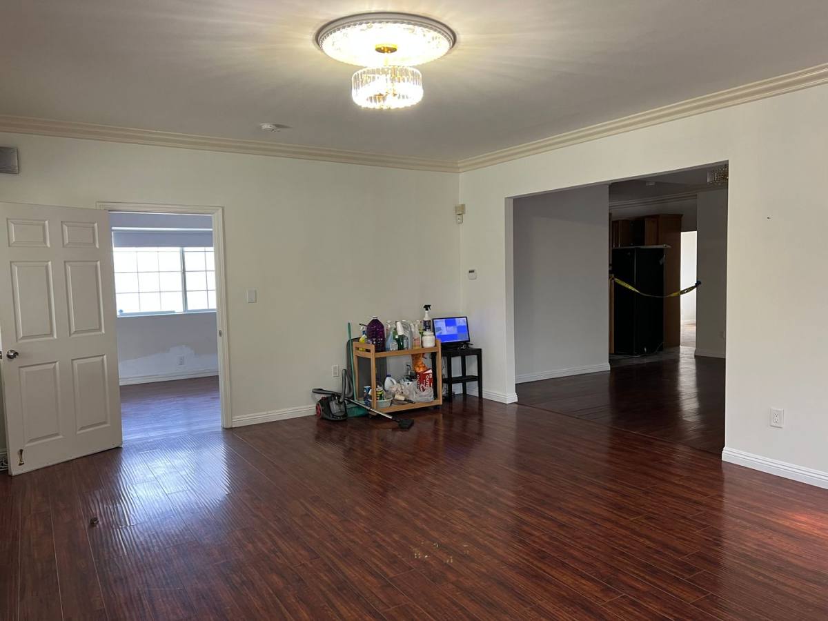 Apartment for rent at 1248 S Manhattan Place, Los Angeles, CA 90019