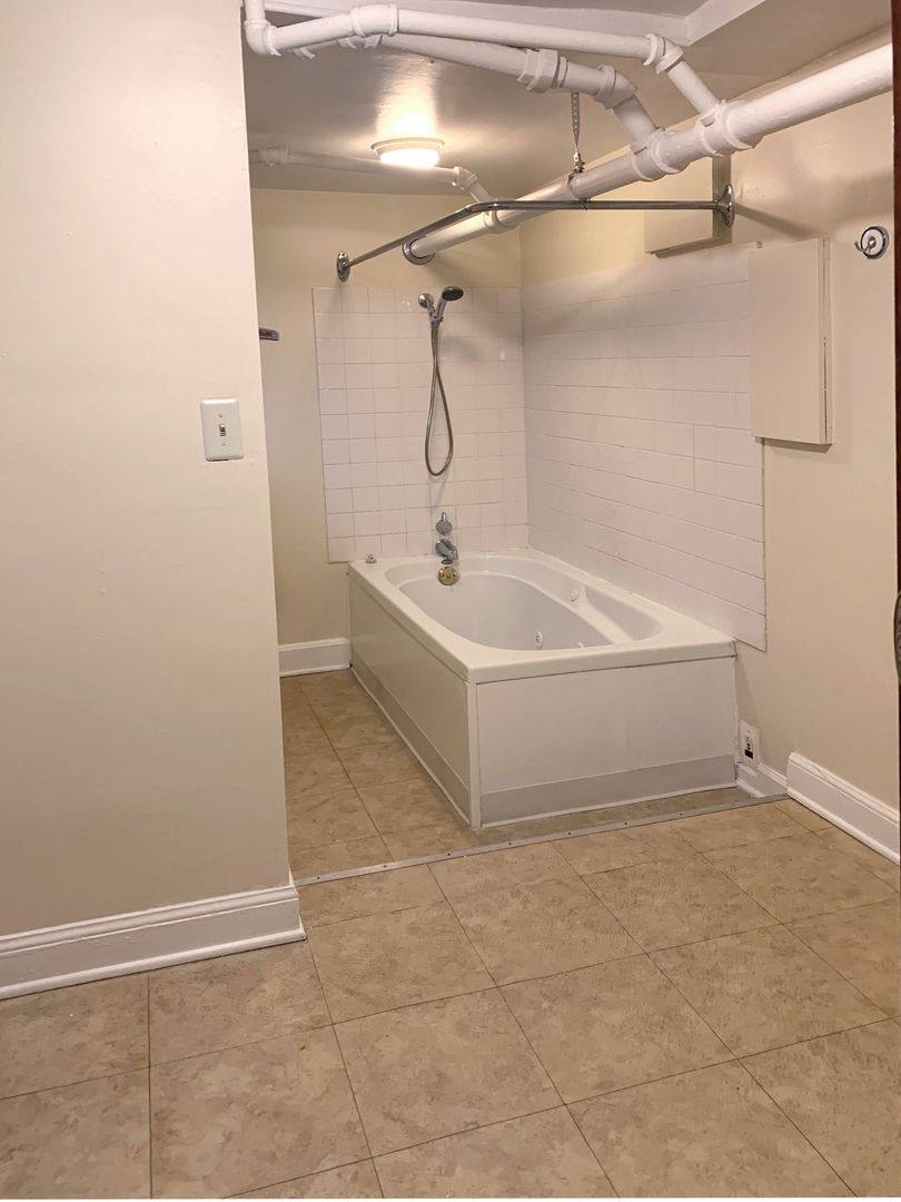 Apartment for rent at 1347 W Carmen - Garden Studio E, Chicago, IL 60625