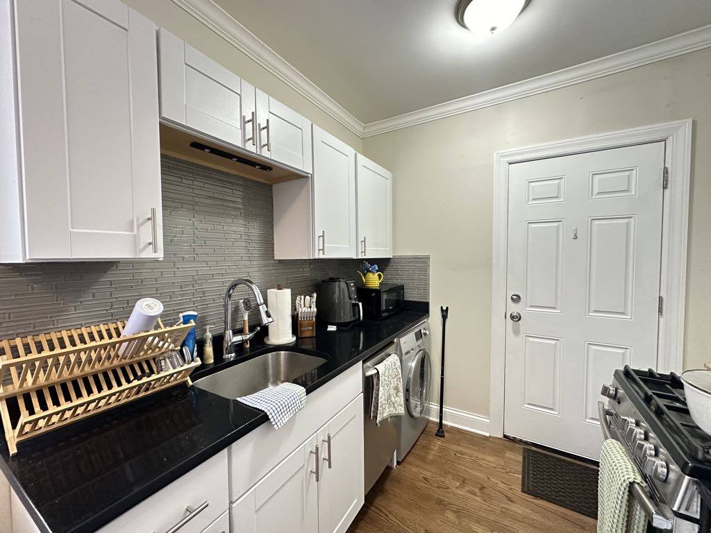 Apartment for rent at 3815 Greenview #EA8, Chicago, IL 60613