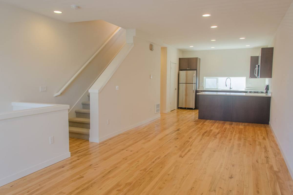 Townhouse for rent at 10363 Ashworth Ave N, Seattle, WA 98133