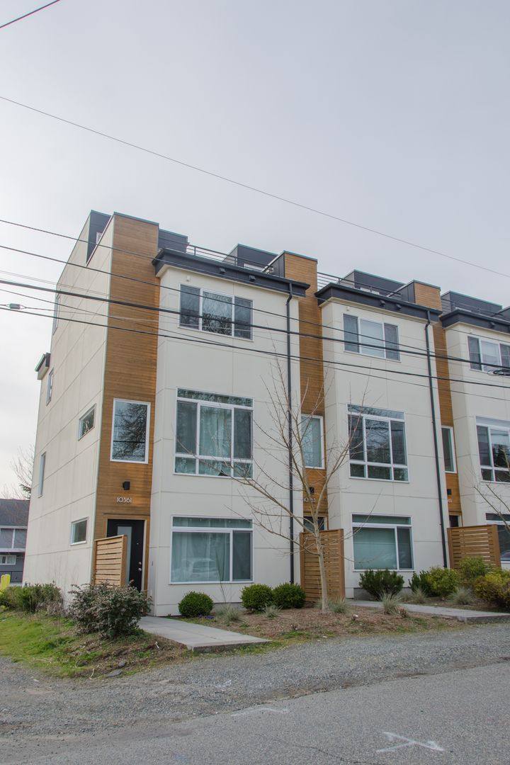 Townhouse for rent at 10363 Ashworth Ave N, Seattle, WA 98133