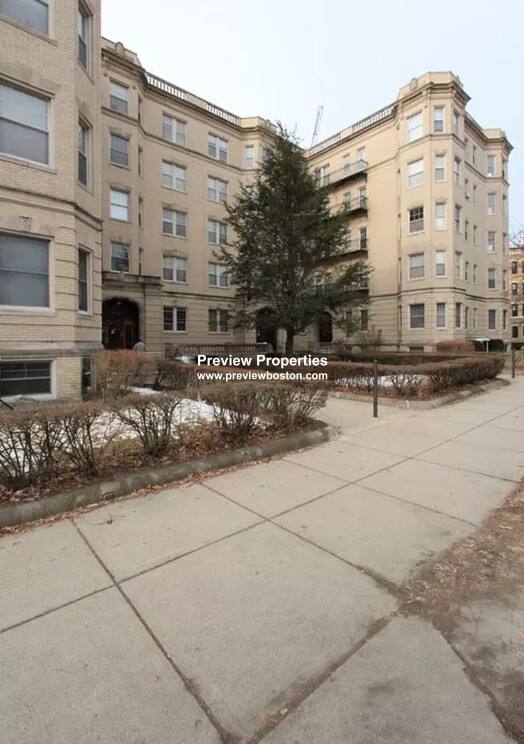 Apartment for rent at 27 Park Dr #10P, Boston, MA 02115