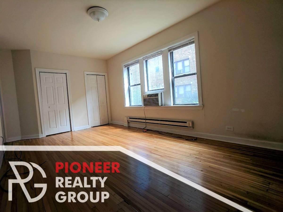Apartment for rent at 3720 N Pine Grove #E1, Chicago, IL 60613
