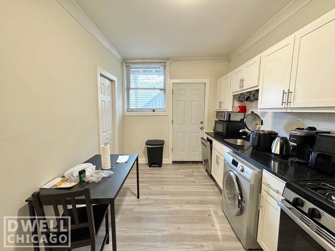 Apartment for rent at 724 W Roscoe St #1N, Chicago, IL 60657
