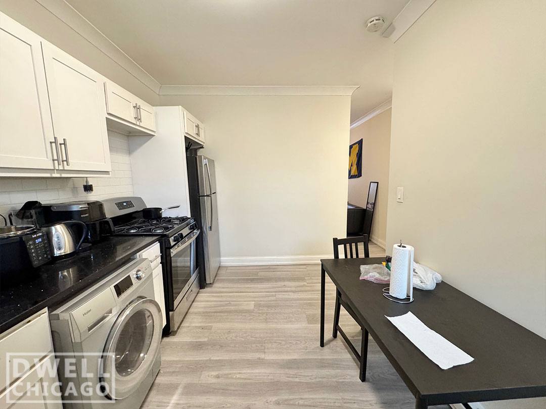 Apartment for rent at 724 W Roscoe St #1N, Chicago, IL 60657