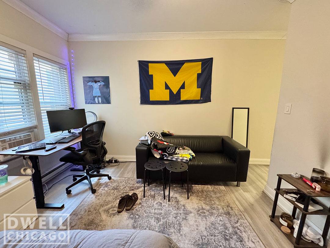 Apartment for rent at 724 W Roscoe St #1N, Chicago, IL 60657