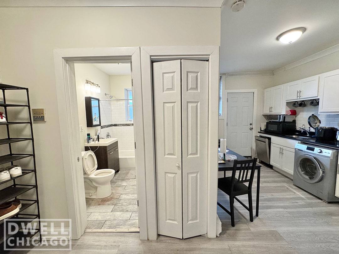 Apartment for rent at 724 W Roscoe St #1N, Chicago, IL 60657