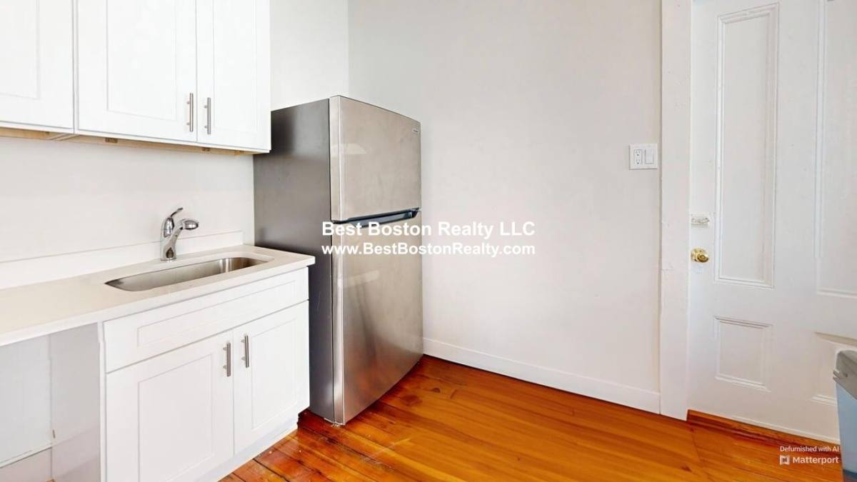Apartment for rent at 16R Warren Ave #4, Somerville, MA 02143