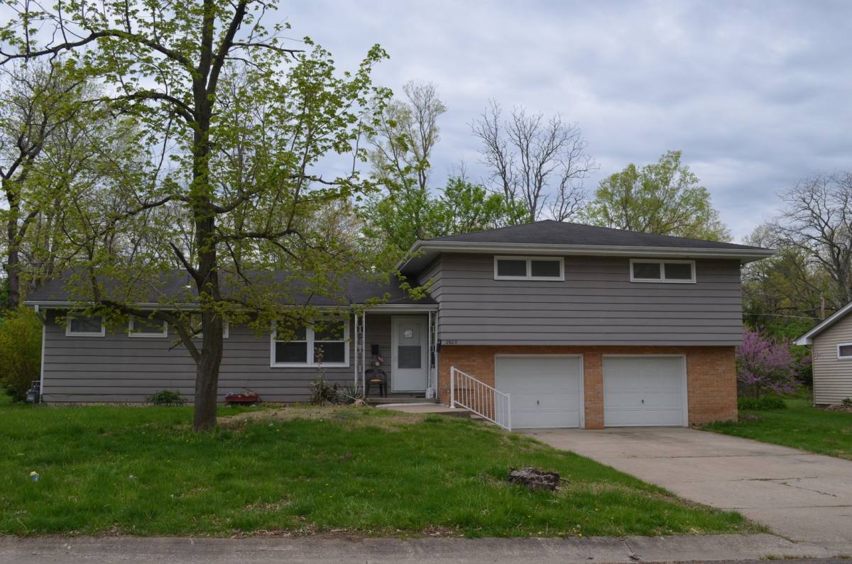 Apartment for rent at 2600-02 Braemore Rd, Columbia, MO 65203