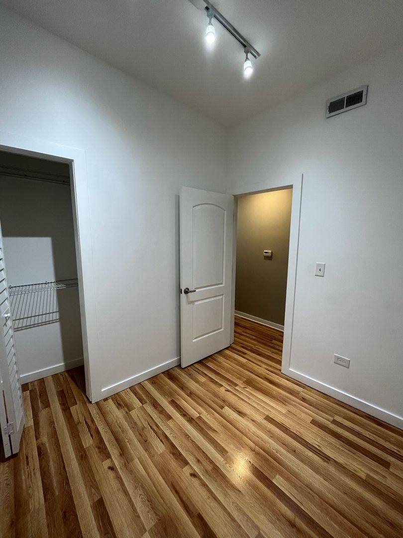 Apartment for rent at 1037 W Polk St, Chicago, IL 60607