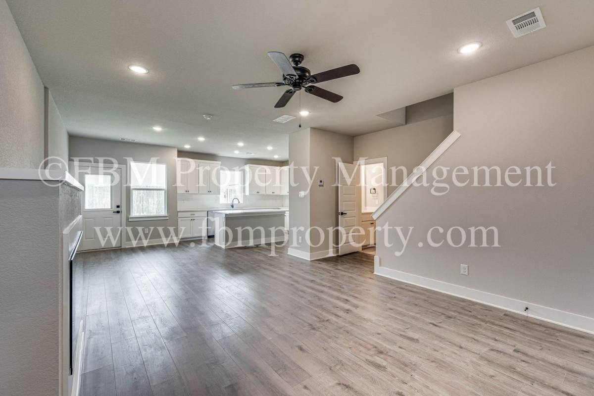 Townhouse for rent at 924 Cooksey Court, Grandview, TX 76050