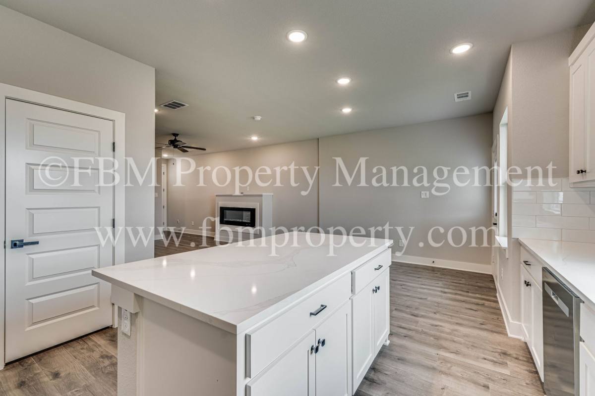 Townhouse for rent at 924 Cooksey Court, Grandview, TX 76050