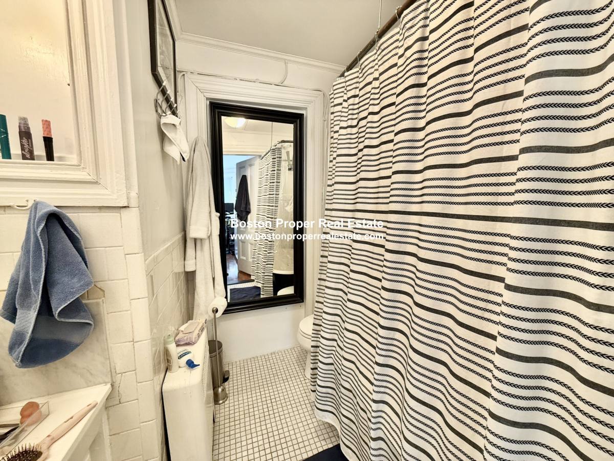 Apartment for rent at 177 Marlborough #8, Boston, MA 02116