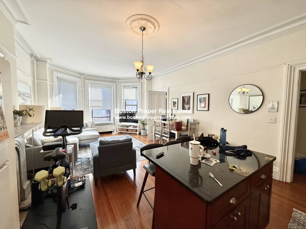 Apartment for rent at 177 Marlborough #8, Boston, MA 02116