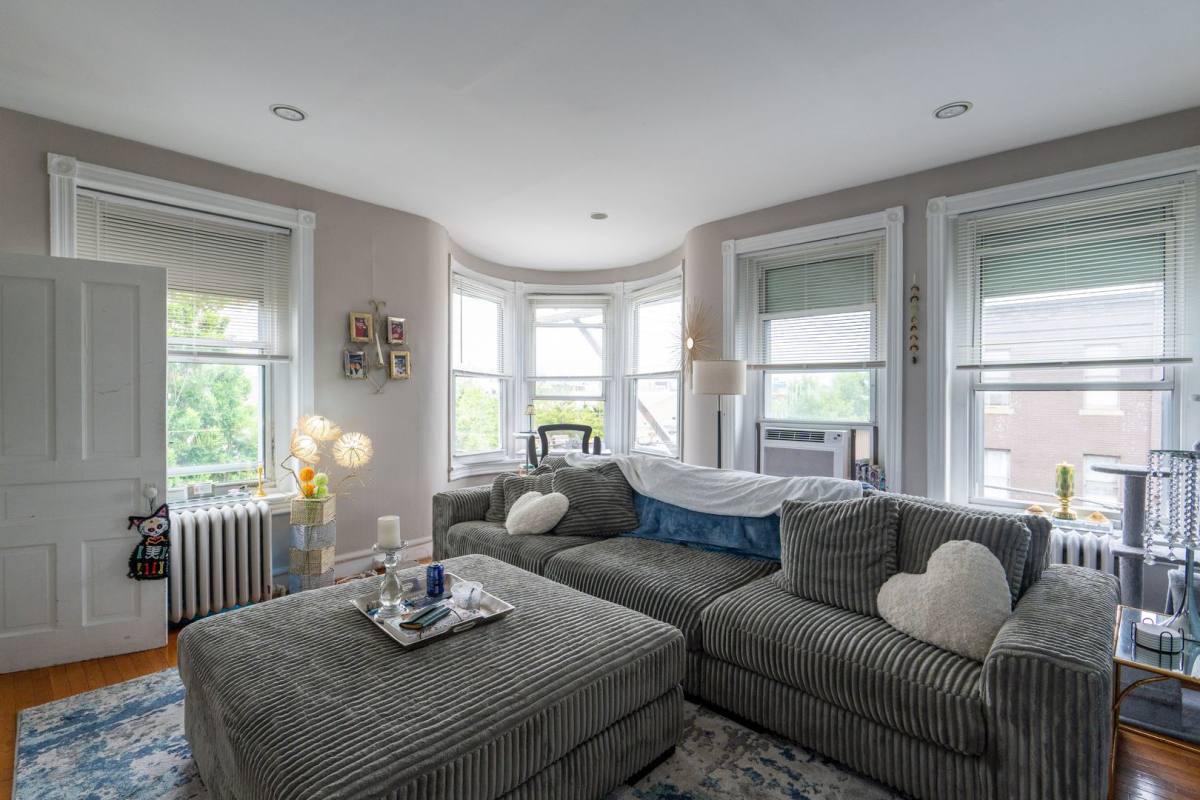 Apartment for rent at 1601 Jackson 3rd Floor, Philadelphia, PA 19145