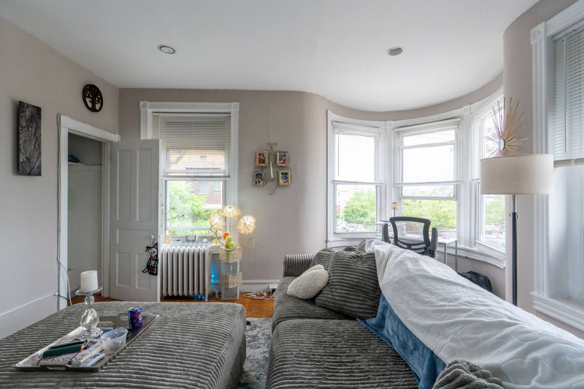 Apartment for rent at 1601 Jackson 3rd Floor, Philadelphia, PA 19145